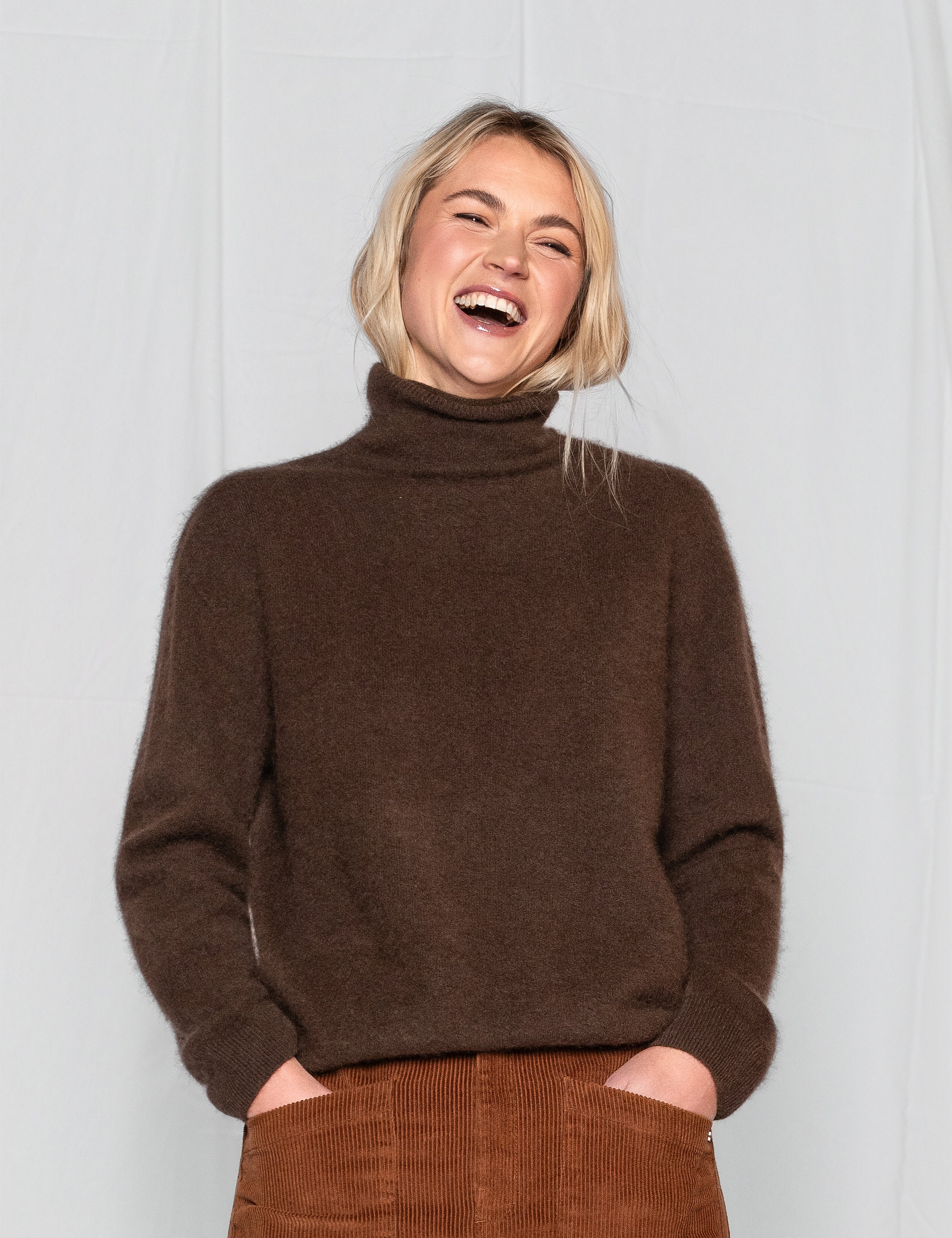 Close to my heart Caia ull genser Sweater knitted Dark Chocolate