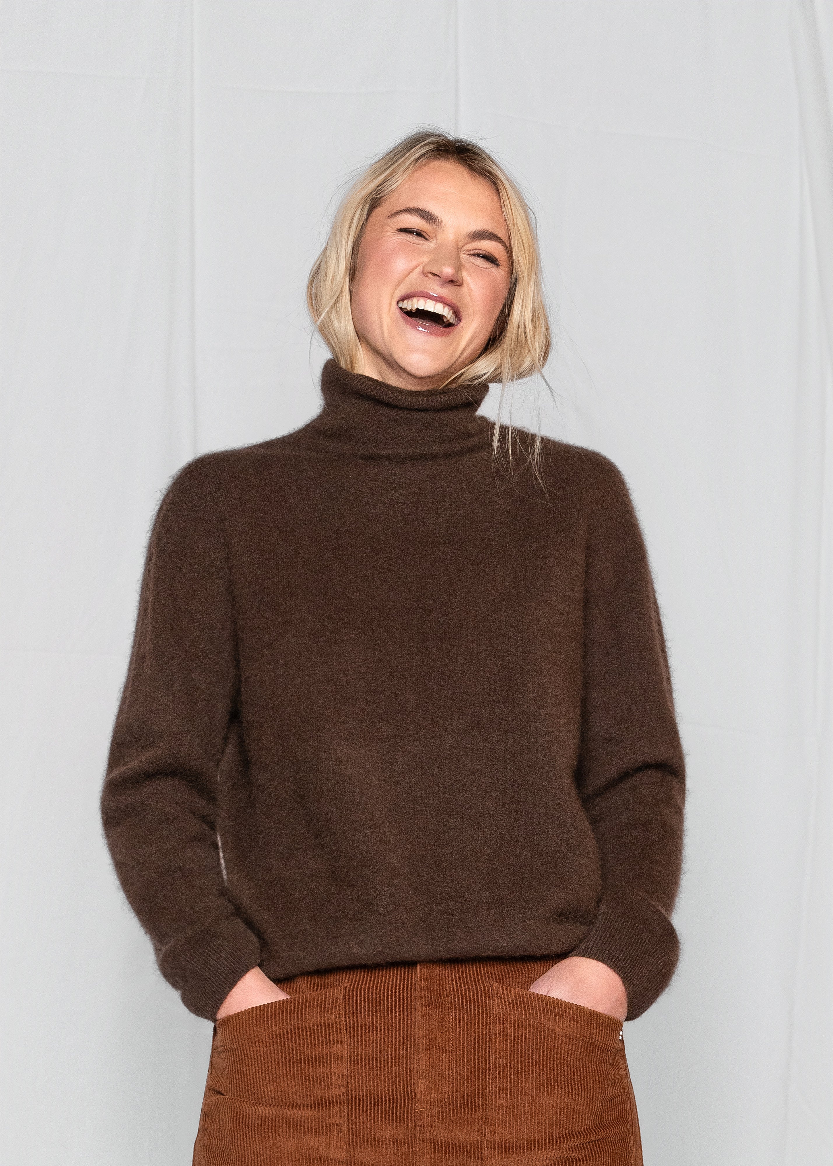 Close to my heart Caia ull genser Sweater knitted Dark Chocolate