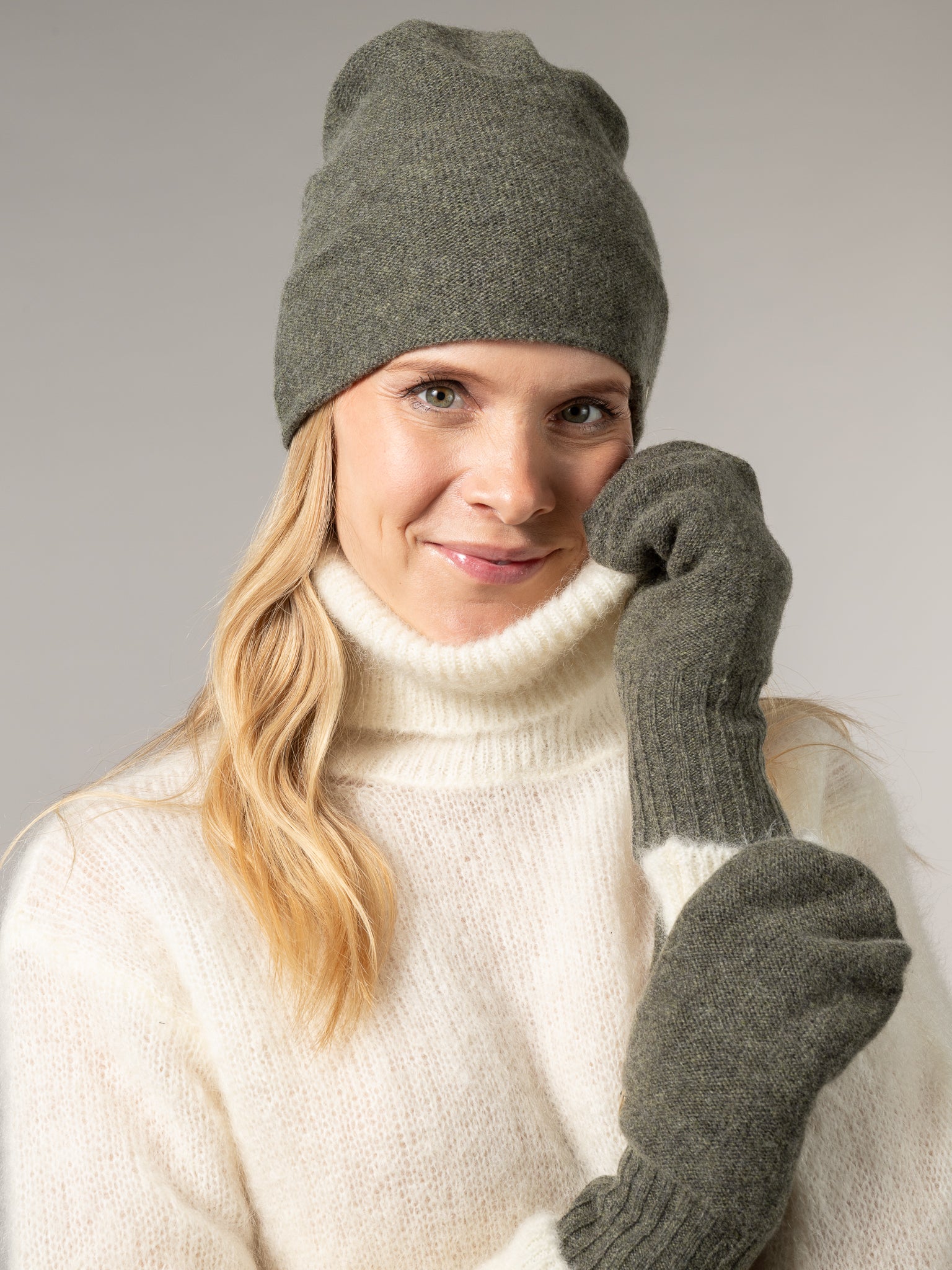 Close to my heart Lucas merino cashmere mittens Mittens Army