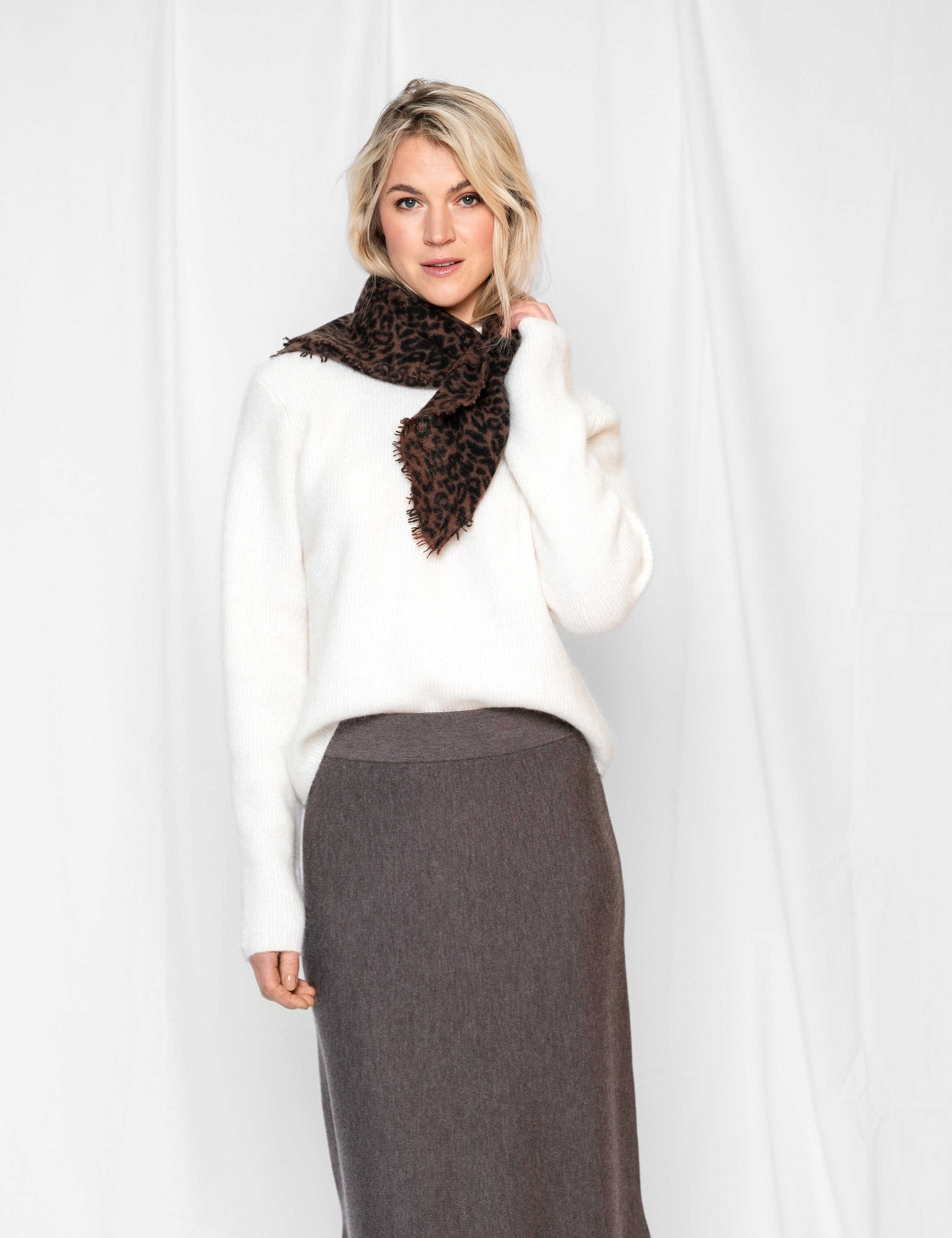 Close to my heart Maya leo print Scarf Cocoa Leo