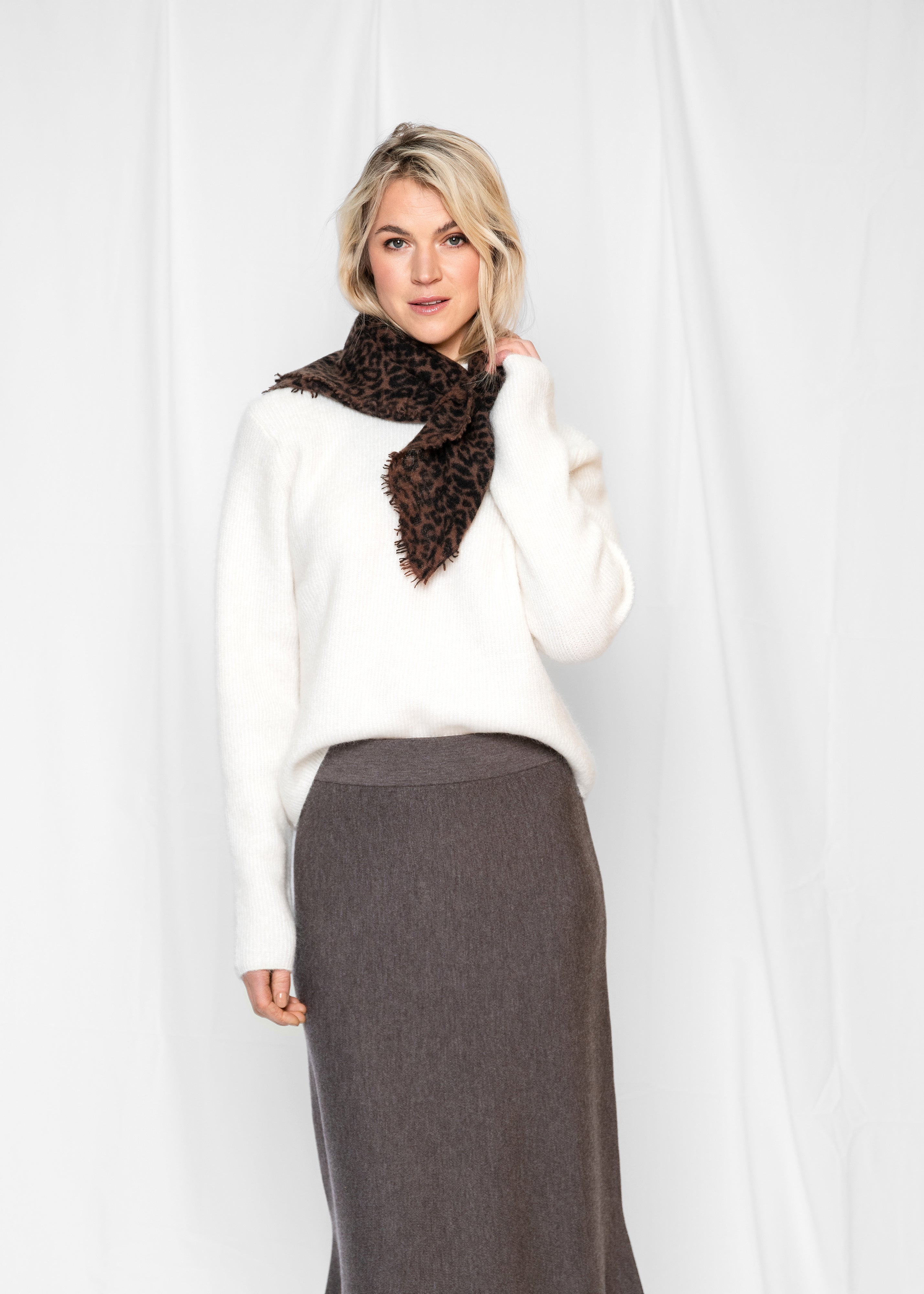 Close to my heart Maya leo print Scarf Cocoa Leo