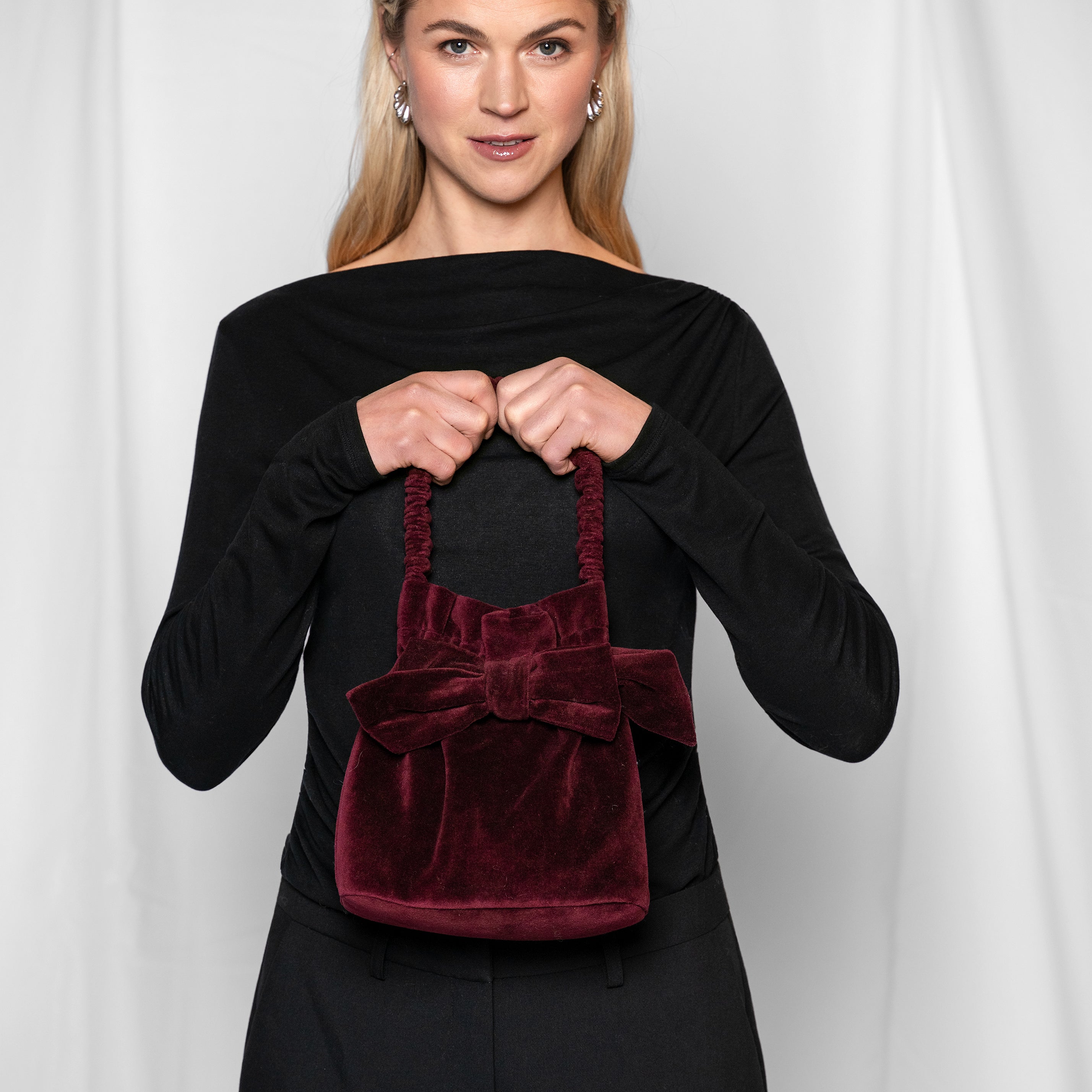 Close to my heart Fløyelsveske med sløyfe Handbag Burgundy Red