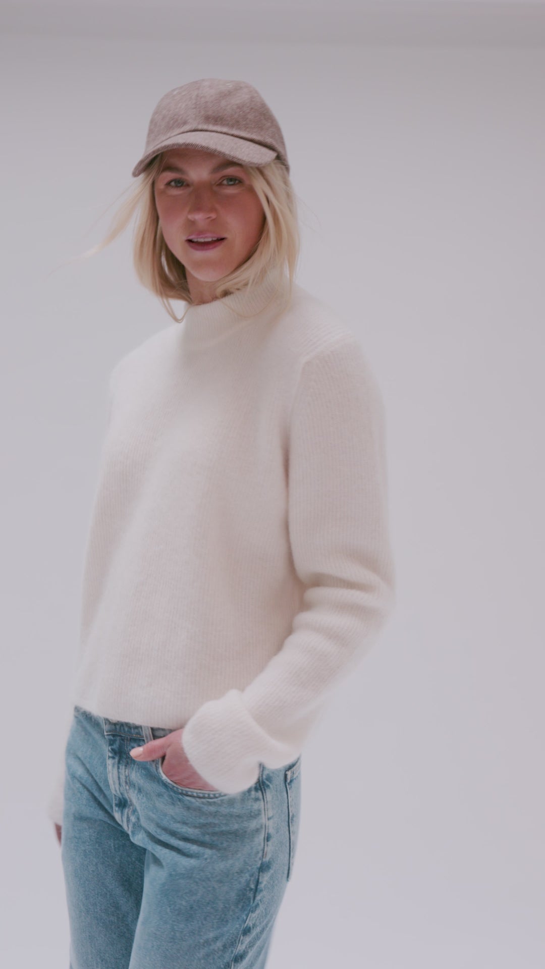 Close to my heart Goldie crew mohair genser Sweater knitted Cream